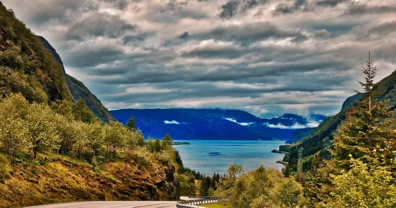 Reis på en billig ferie til Norge