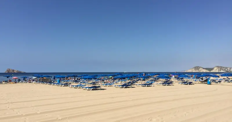 Restplasser Costa Blanca. Reis på en billig ferie til Costa Blanca.