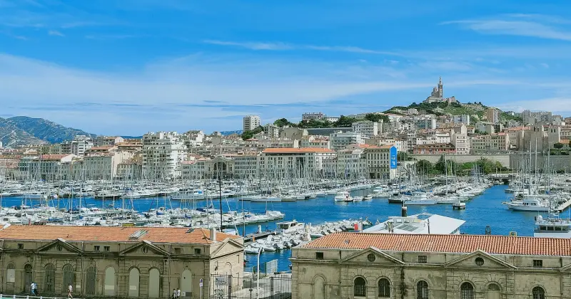 Res på en billig semester till Marseille