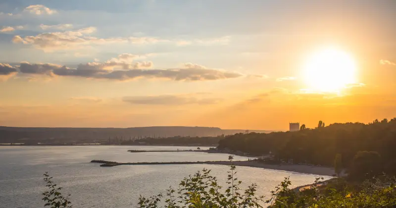 Afbudsrejser Varna. Find billige charterrejser til Varna.