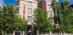 Central Hotel 11575410377