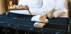 Hotel Columbia 7748671235