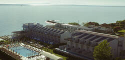 Golden Coast Resort 12633994222