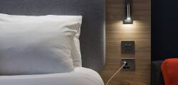 Holiday Inn Express Waterfront 7655817159