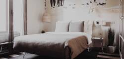 Room Select Porto 9578318882