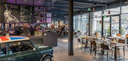 Moxy London Heathrow 3949010577