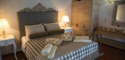 Porto Enetiko Suites 10351027110