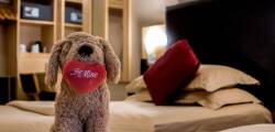Academy Plaza Hotel 7339390801