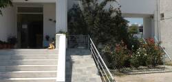 Leonidas Hotel & Studios 11124652496
