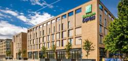 Holiday Inn Express Earls 12596253110