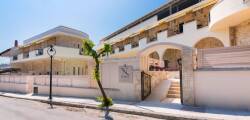 Neikos Luxury Suites 11286388732