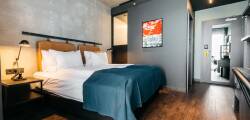 Exeter Hotel 12615417157