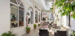 Bella Vista Hotel & Studios 11245254475