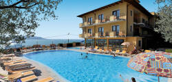 Village Hotel Piccolo Paradiso 5767740246