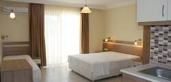 Catty Cats Garden Hotel 11712049502