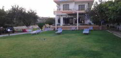Vera Studios 11443840636