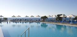 Maritimo Beach Hotel 2242586677