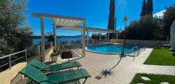 Oasis Hotel 11796706440